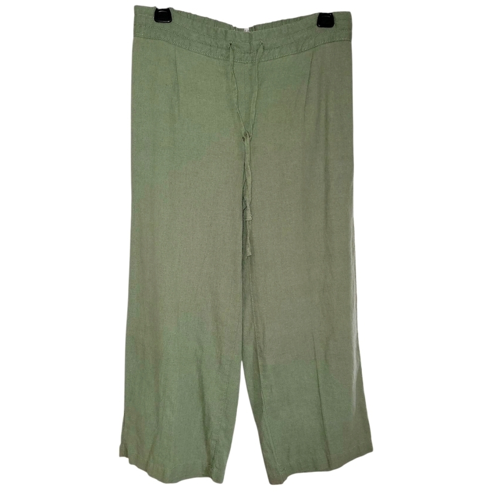 NWT! Green Cropped Pants with Wide-Leg Style and Lightweight Fabric